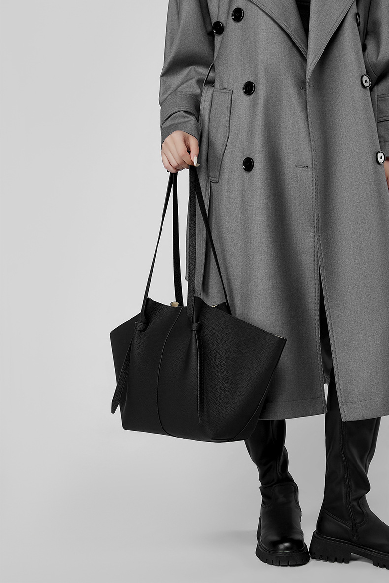 Genuine leather bag for everyday use