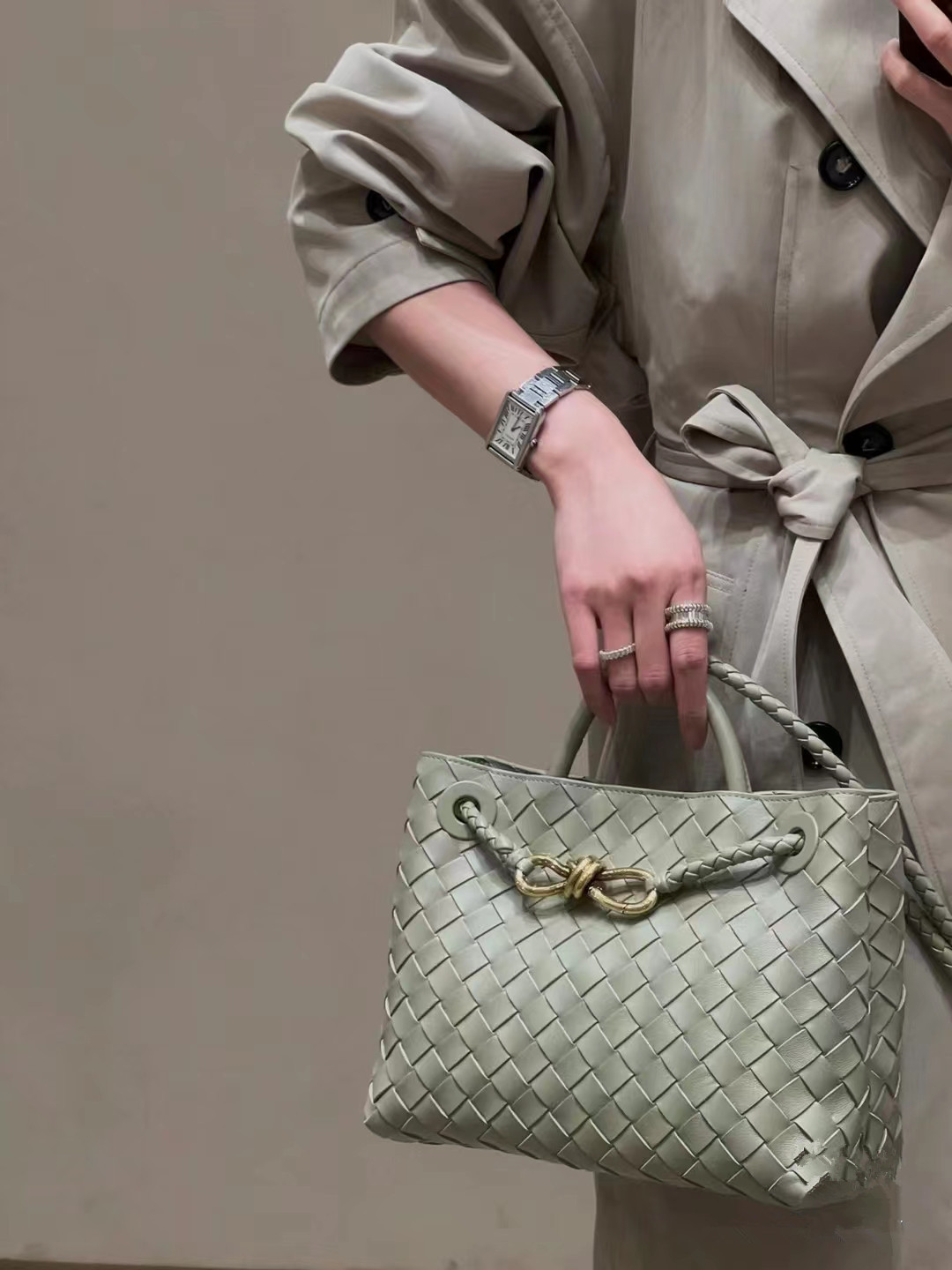 Leather tote bag for work and daily use